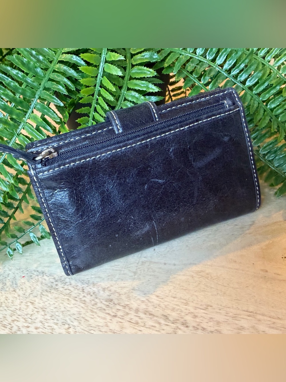 Black leather wallet, Never Used, flower design appliqué and embroidery - Picture 2 of 6